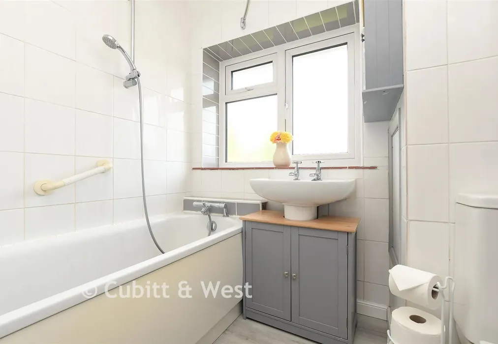 Bathroom - South Mead, Redhill, Surrey - Wards of Kent