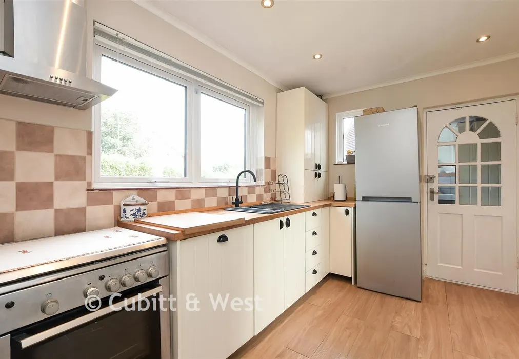 Kitchen - South Mead, Redhill, Surrey - Wards of Kent