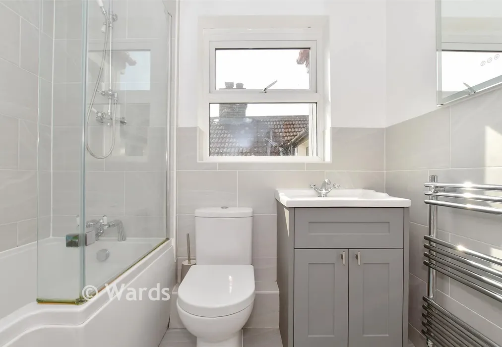 Bathroom - Malmains Road, Dover, Kent - Wards of Kent