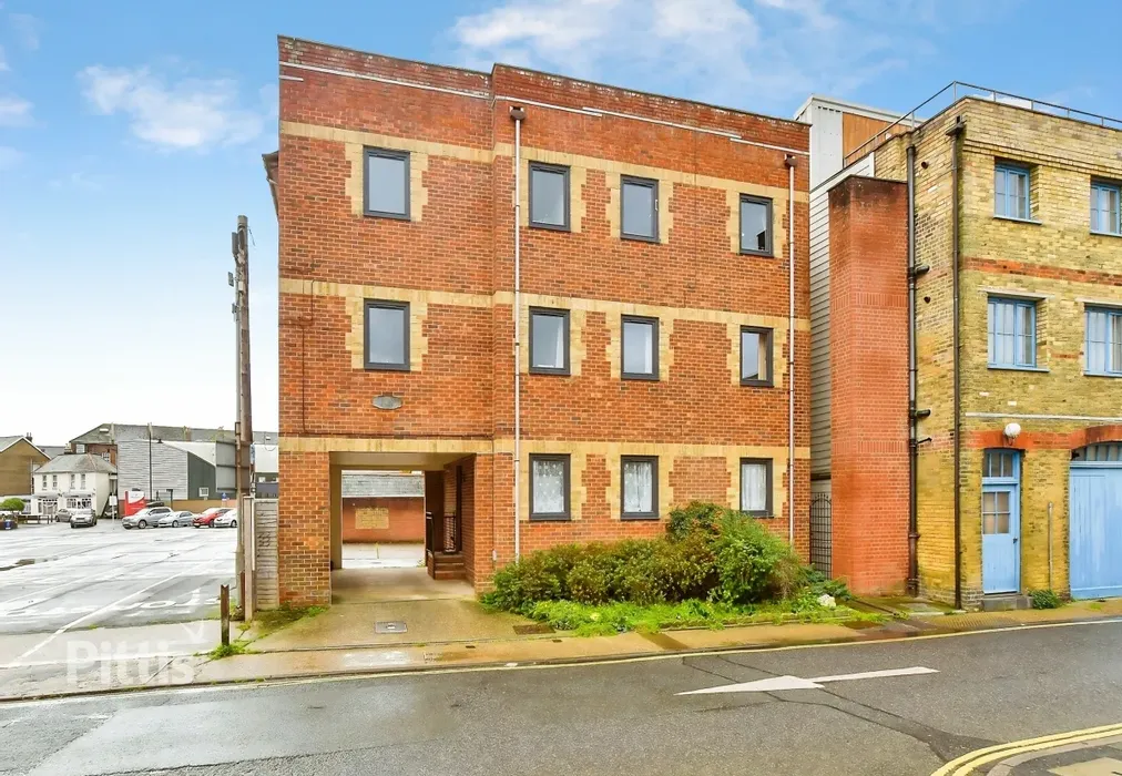  - 3 Castle Street East Cowes PO32 - Wards of Kent