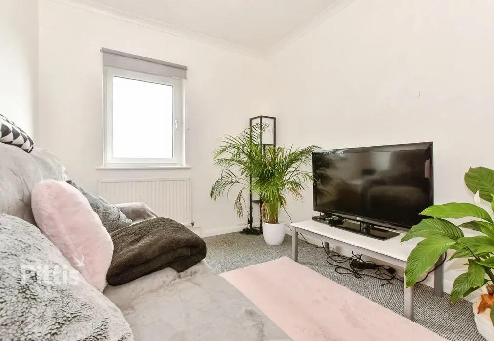  - 3 Castle Street East Cowes PO32 - Wards of Kent