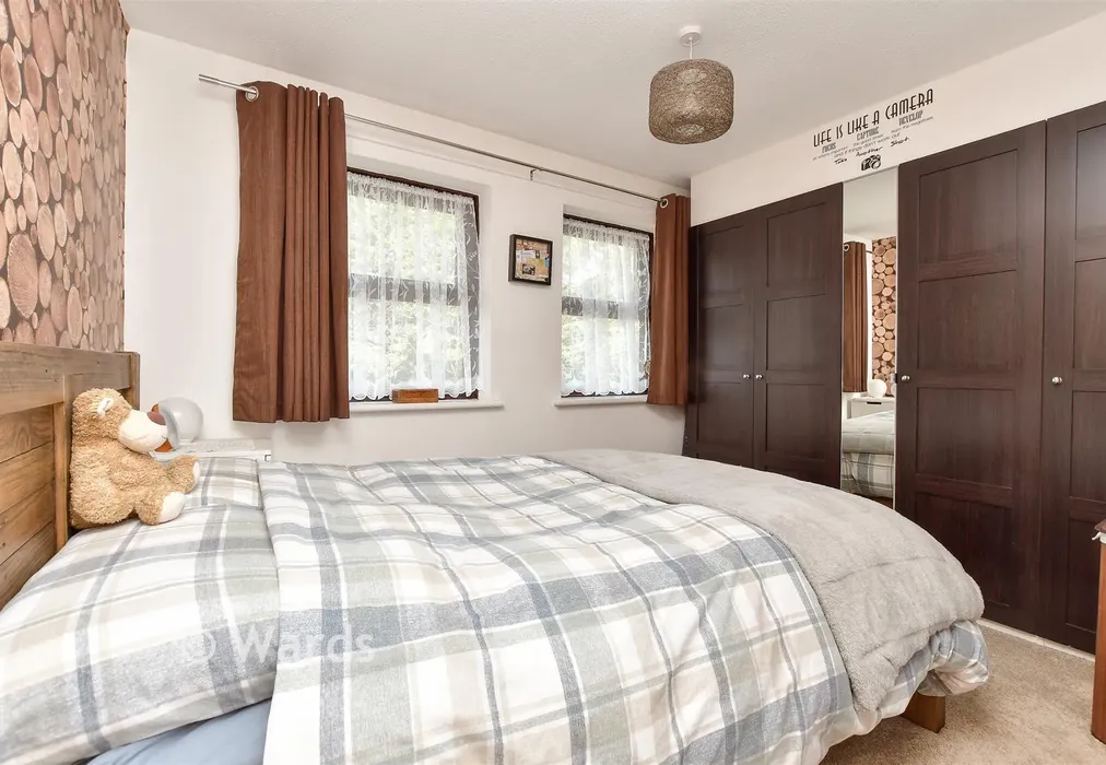 Bedroom 1 - Anne Boleyn Close, Eastchurch, Sheerness, Kent - Wards of Kent