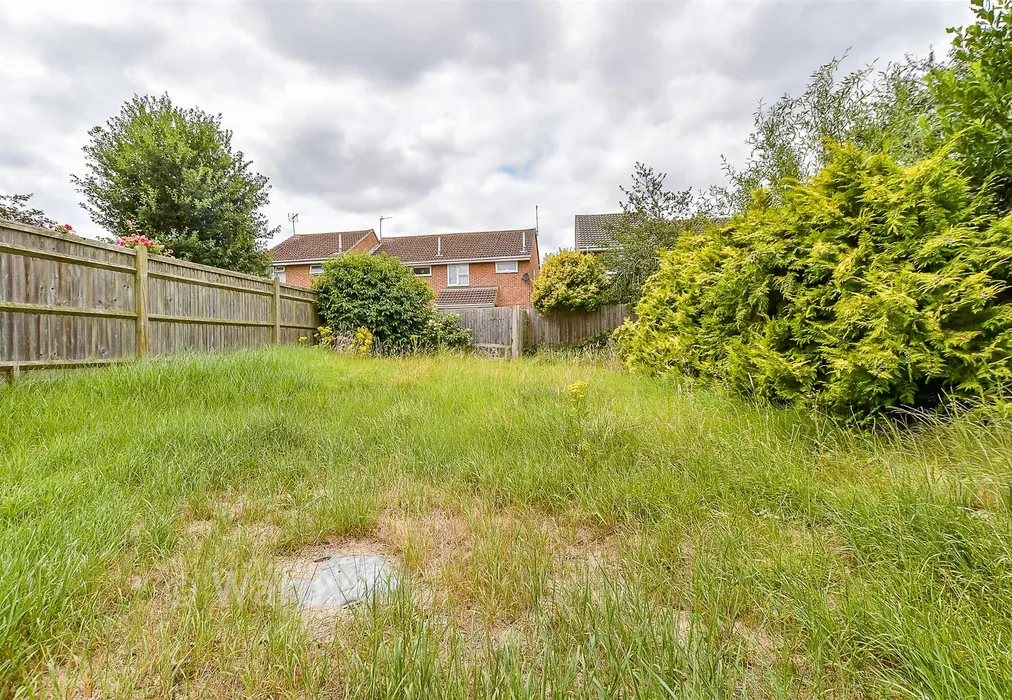 Rear Garden - Dimmock Close, Paddock Wood, Tonbridge, Kent - Wards of Kent