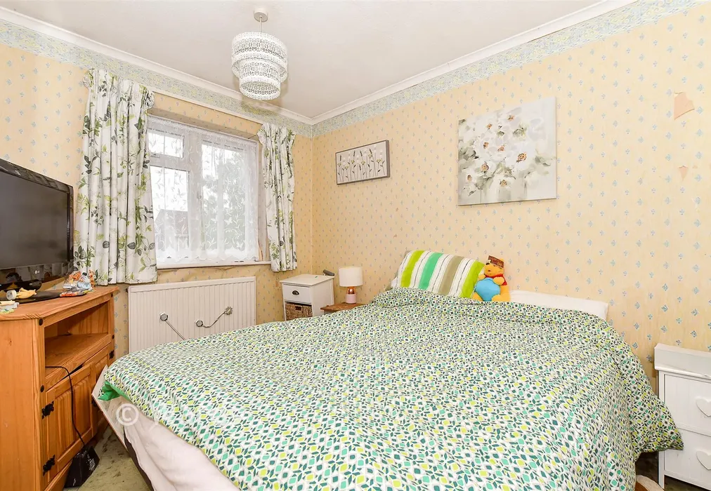 Bedroom 1 - Dimmock Close, Paddock Wood, Tonbridge, Kent - Wards of Kent