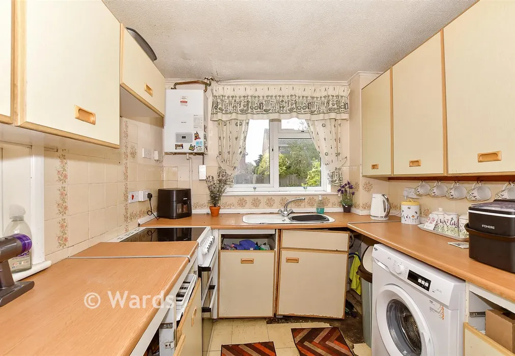 Kitchen - Dimmock Close, Paddock Wood, Tonbridge, Kent - Wards of Kent