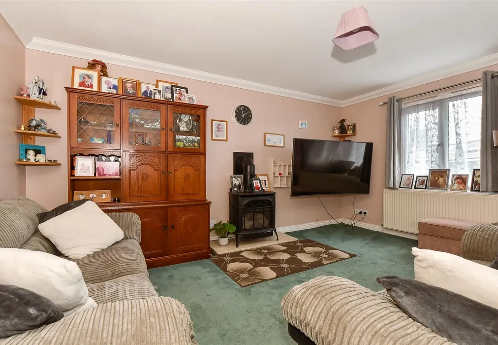 Lounge - Beachfield Road, Sandown, Isle of Wight - Wards of Kent
