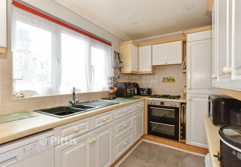 Kitchen - Beachfield Road, Sandown, Isle of Wight - Wards of Kent