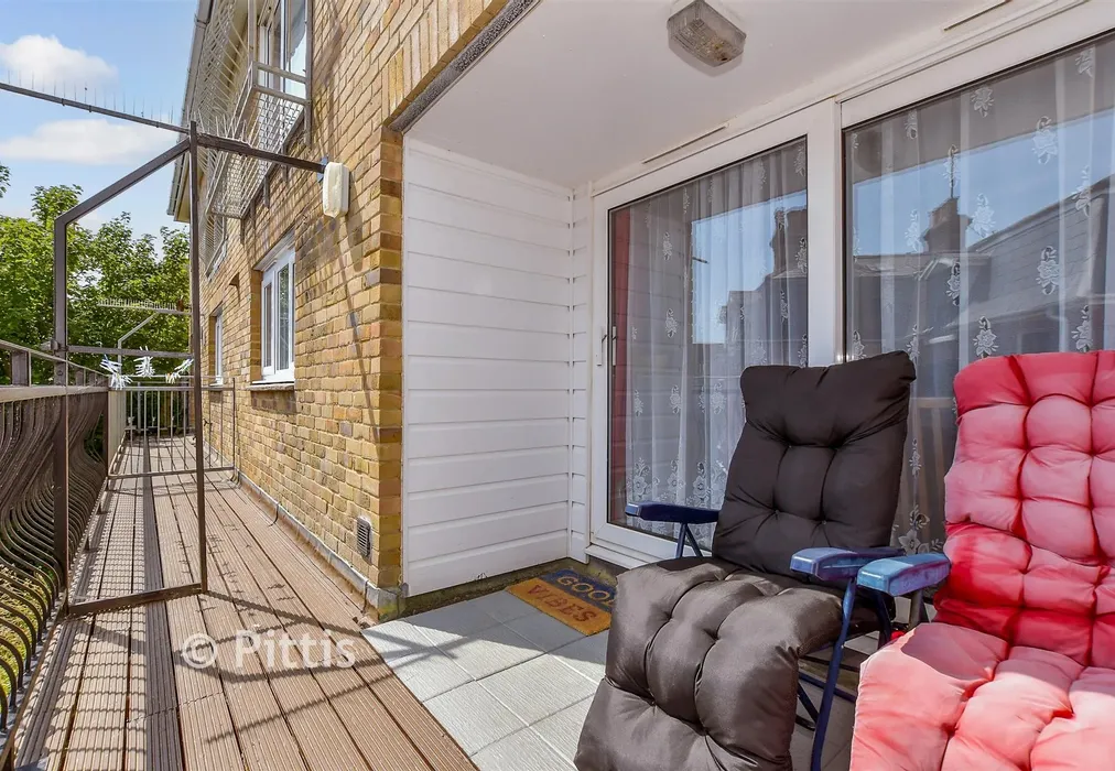 Balcony / Terrace - Beachfield Road, Sandown, Isle of Wight - Wards of Kent