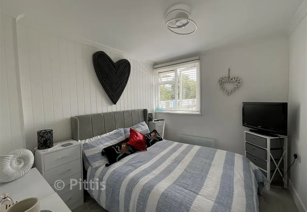 Bedroom 1 - Yaverland Road, Sandown, Isle of Wight - Wards of Kent