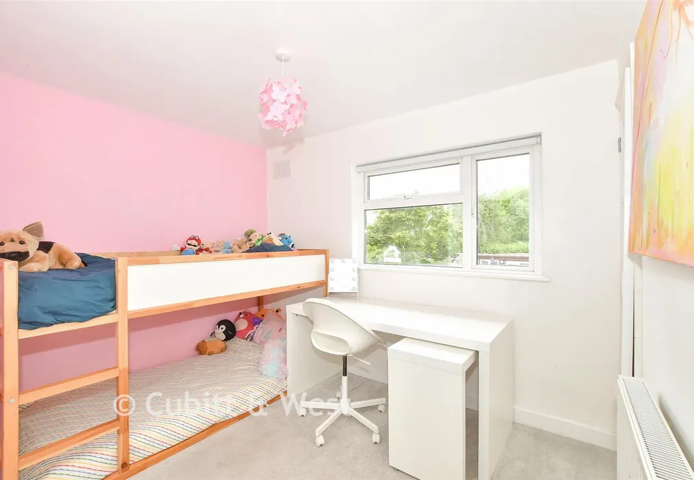 Bedroom 2 - Drivers Mead, Lingfield, Surrey - Wards of Kent