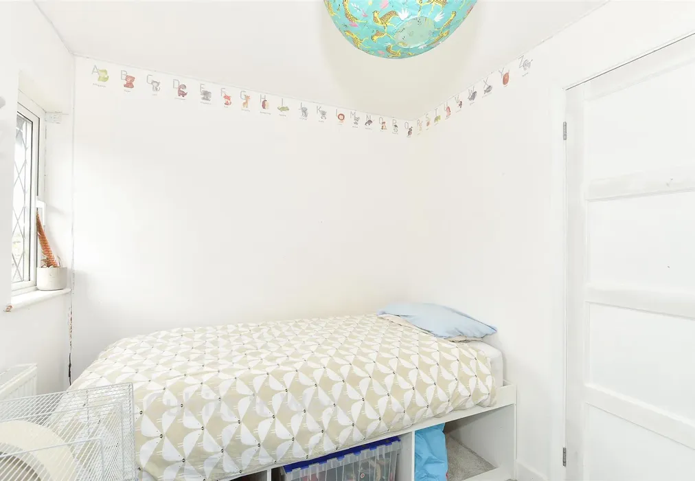 Bedroom 3 - Drivers Mead, Lingfield, Surrey - Wards of Kent
