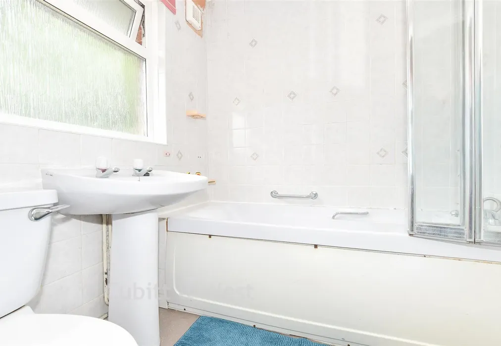 Bathroom - Drivers Mead, Lingfield, Surrey - Wards of Kent