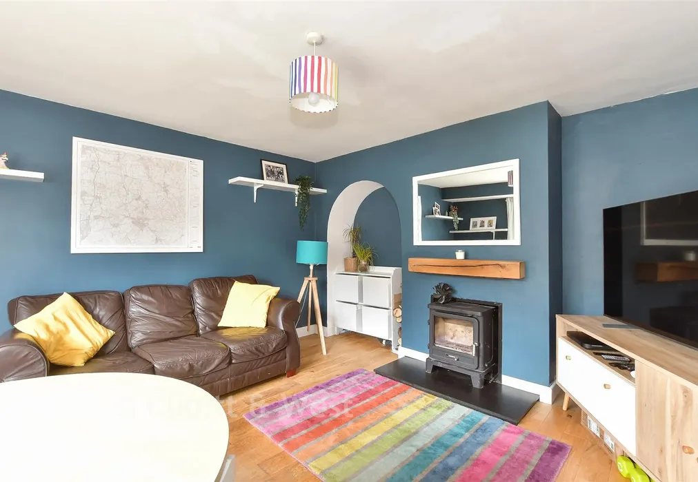 Lounge - Drivers Mead, Lingfield, Surrey - Wards of Kent
