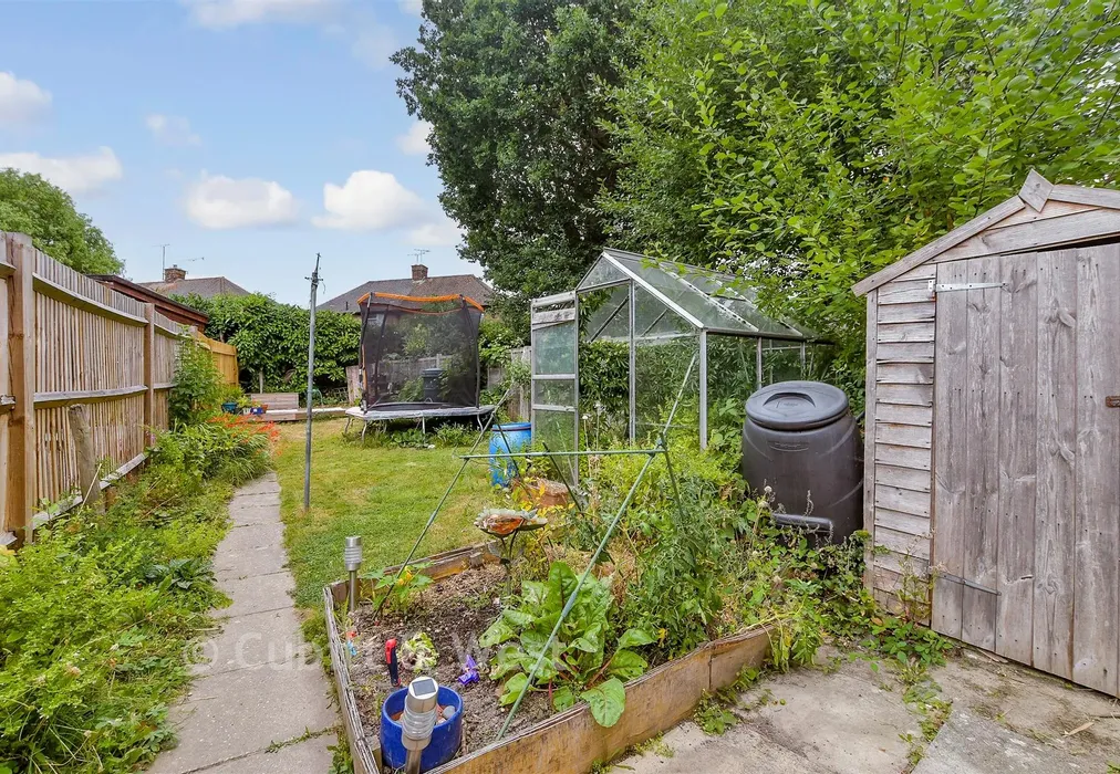 Rear Garden - Drivers Mead, Lingfield, Surrey - Wards of Kent