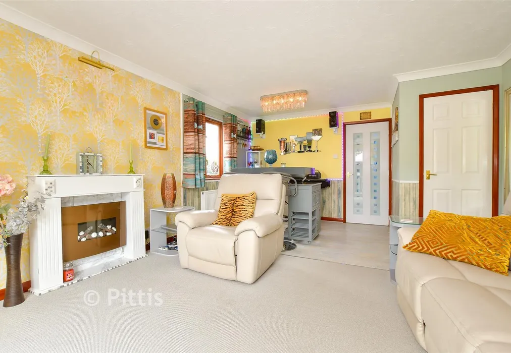 Lounge/Dining Room - Gunville Road, Newport, Isle of Wight - Wards of Kent