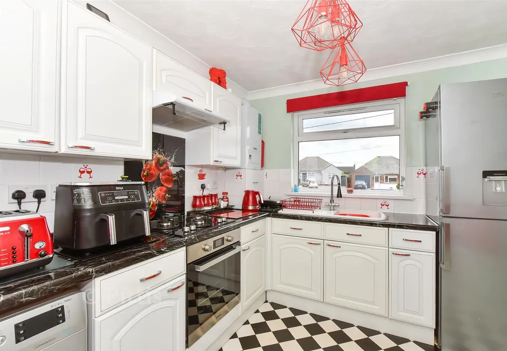 Kitchen - Gunville Road, Newport, Isle of Wight - Wards of Kent