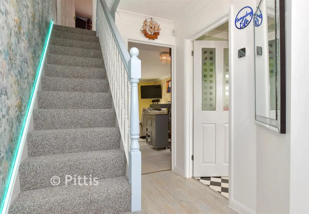 Internal Lifestyle Photograph - Gunville Road, Newport, Isle of Wight - Wards of Kent