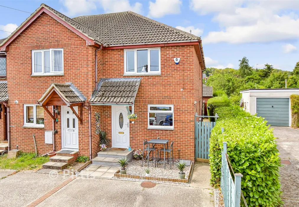 External (Web)* - Gunville Road, Newport, Isle of Wight - Wards of Kent