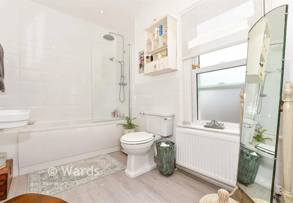 Bathroom - Cambrian Road, Tunbridge Wells, Kent - Wards of Kent