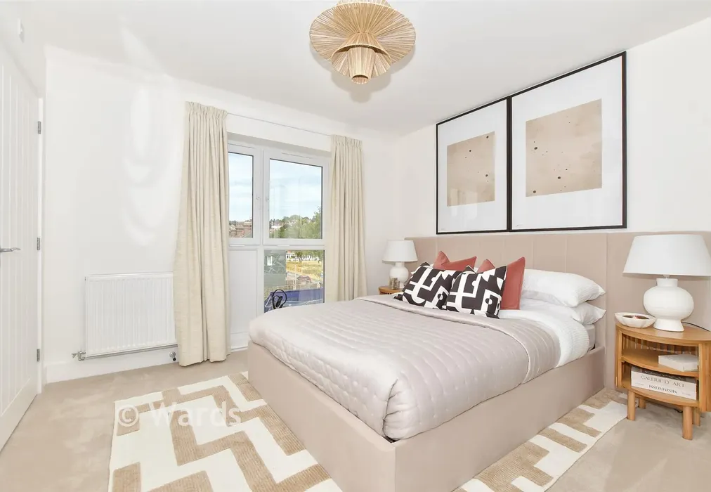 Bedroom 1 - The Saltwood, Sutherland Park, Boundary Road, Hythe, Kent - Wards of Kent