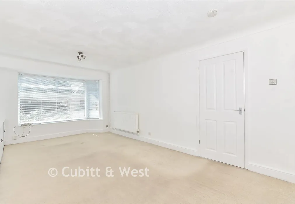 Lounge - Willow Tree Avenue, Cowplain, Hampshire - Wards of Kent