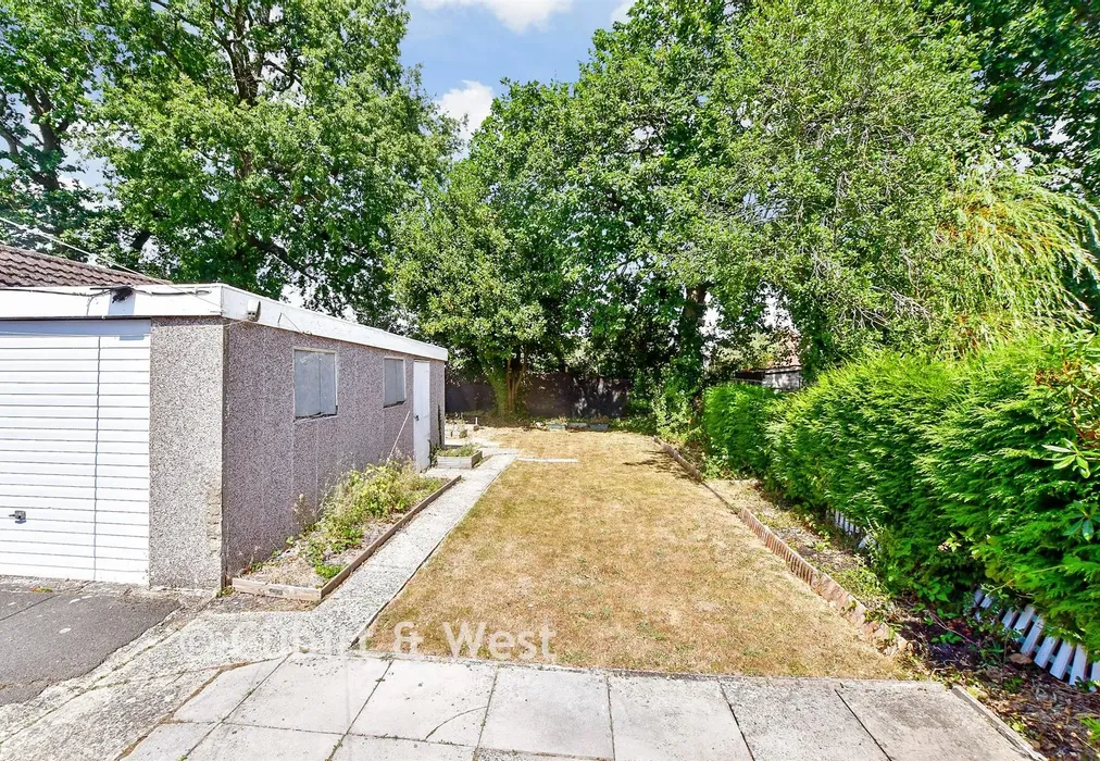 Rear Garden - Willow Tree Avenue, Cowplain, Hampshire - Wards of Kent