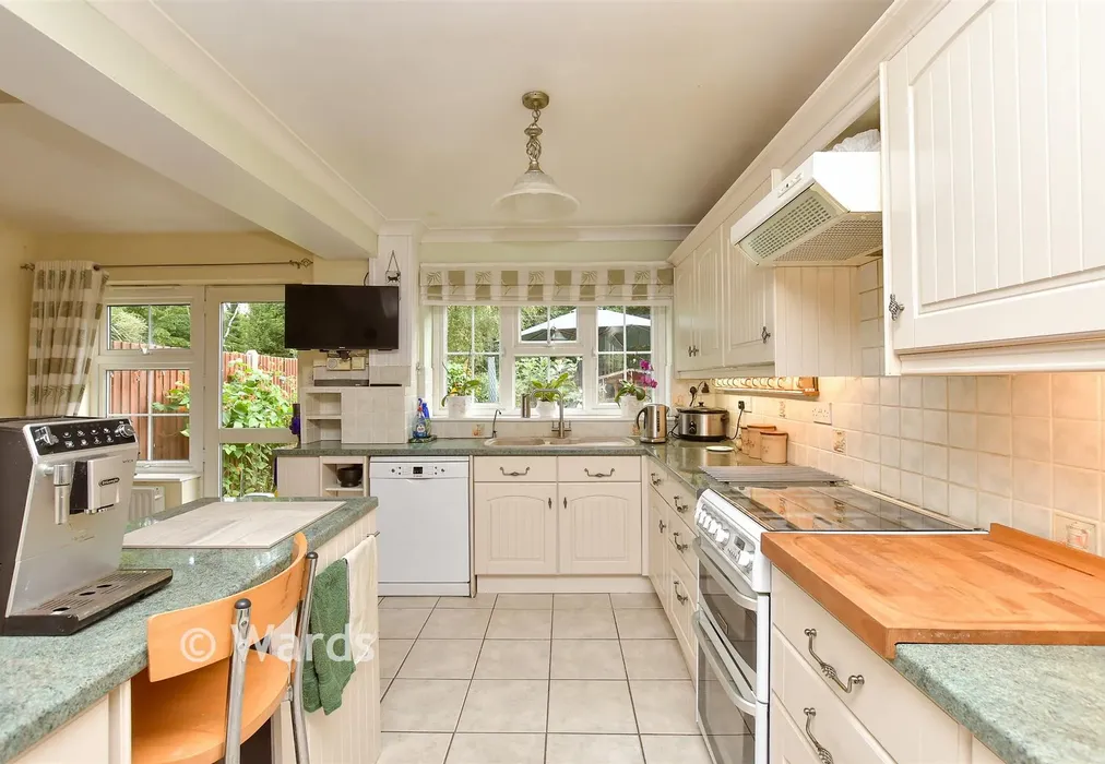 Kitchen - Sadlers Close, Walderslade, Chatham, Kent - Wards of Kent