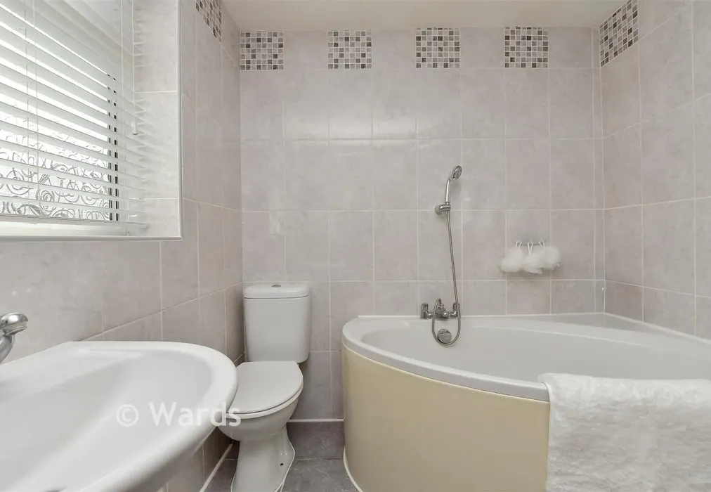 Bathroom - Berridge Road, Sheerness, Kent - Wards of Kent