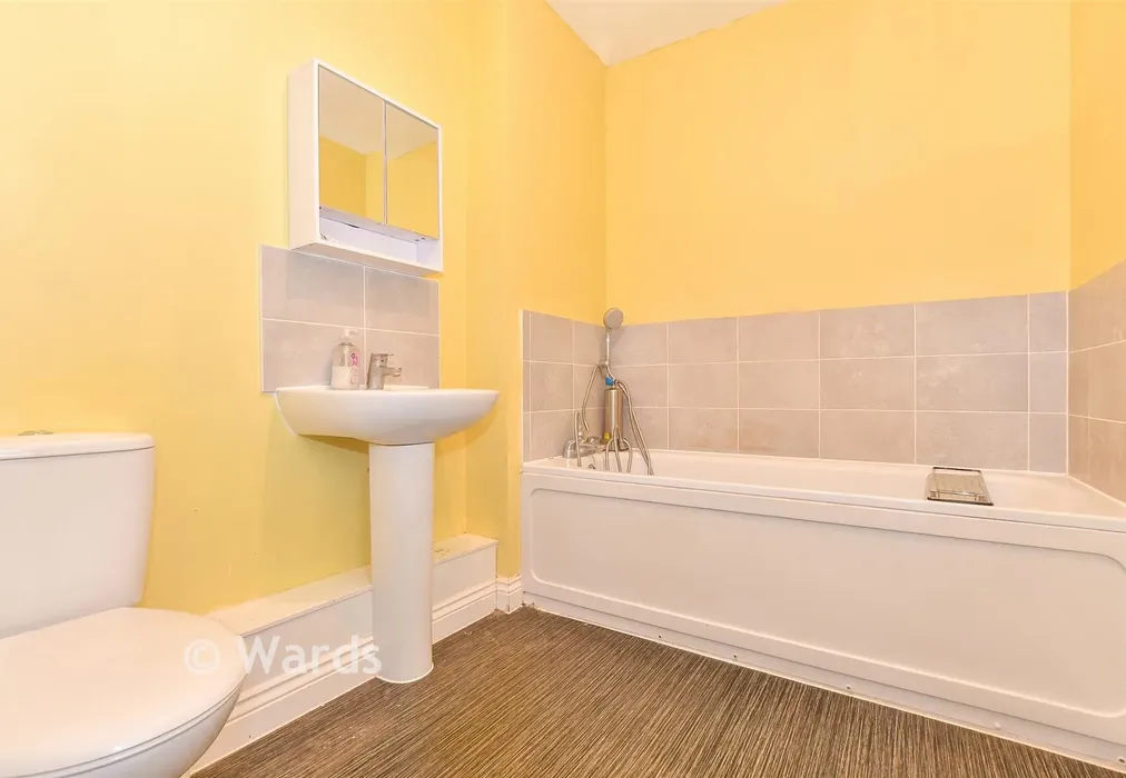 Bathroom - Herdwick Close, Kingsnorth, Ashford, Kent - Wards of Kent