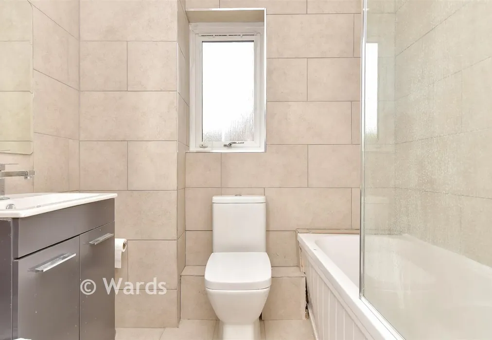 Bathroom - Woodfall Drive, Dartford, Kent - Wards of Kent