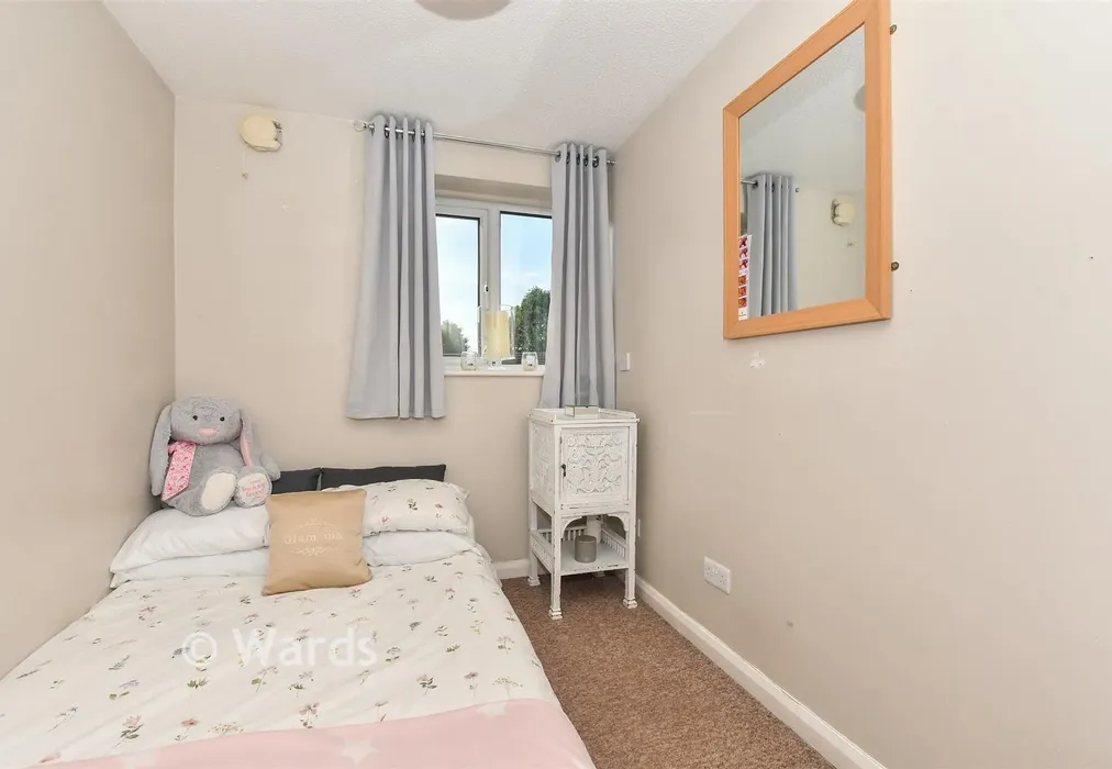 Bedroom 3 - Nine Acres, Kennington, Kent - Wards of Kent