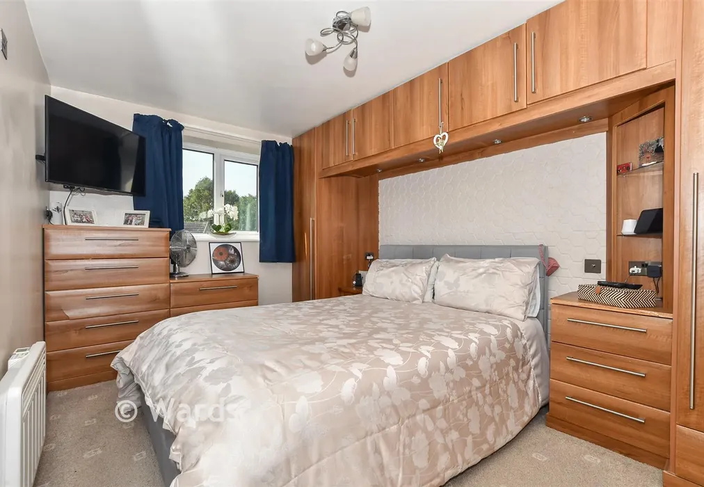 Bedroom 1 - Nine Acres, Kennington, Kent - Wards of Kent