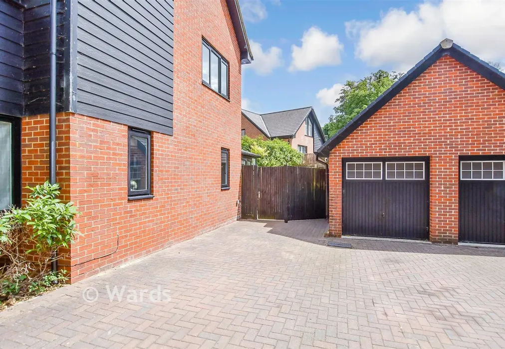 Garage - Hawley Drive, Leybourne, West Malling, Kent - Wards of Kent