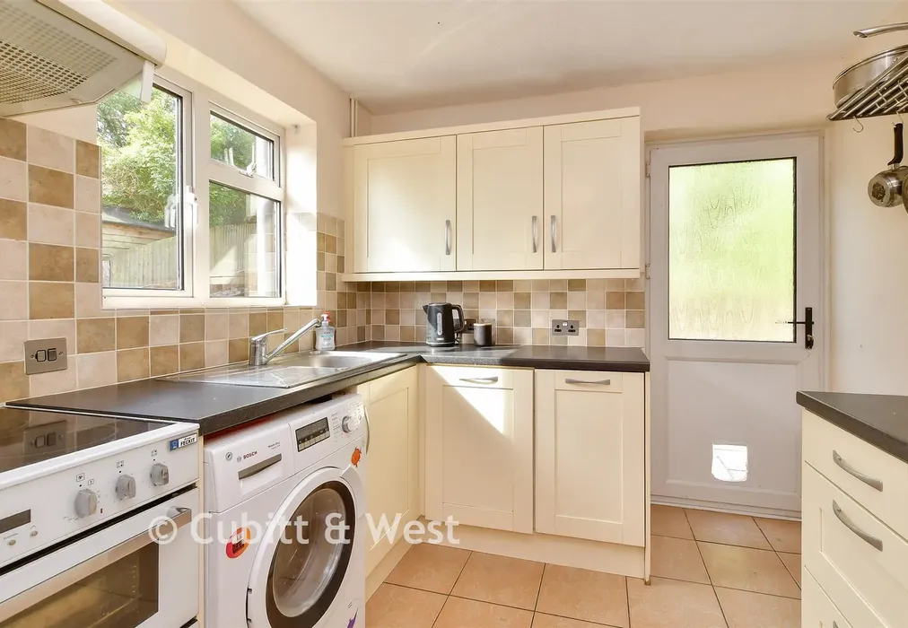 Kitchen - Blois Road, Lewes, East Sussex - Wards of Kent