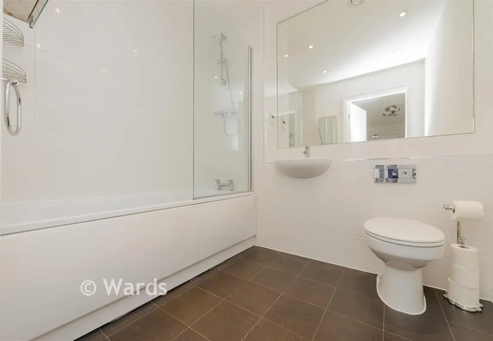 Bathroom - Allium Rise, Dartford, Kent - Wards of Kent