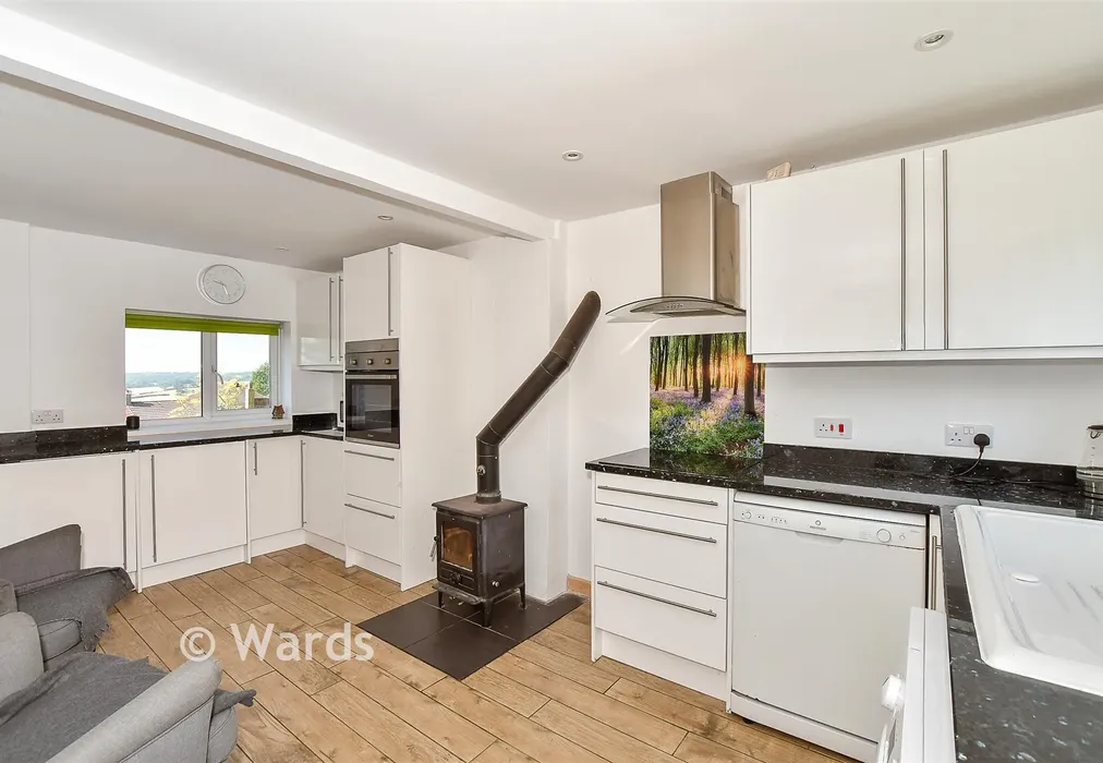 Kitchen - Bankfield Way, Goudhurst, Tonbridge, Kent - Wards of Kent
