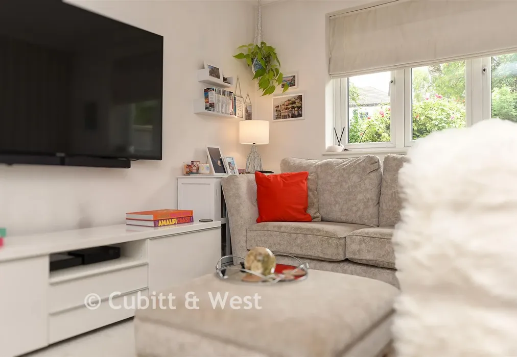 Internal Lifestyle Photograph - Maurice Avenue, Caterham, Surrey - Wards of Kent