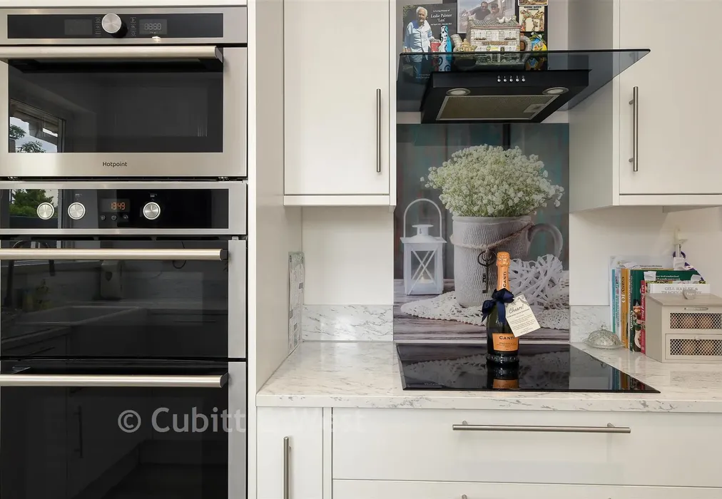 Internal Lifestyle Photograph - Maurice Avenue, Caterham, Surrey - Wards of Kent