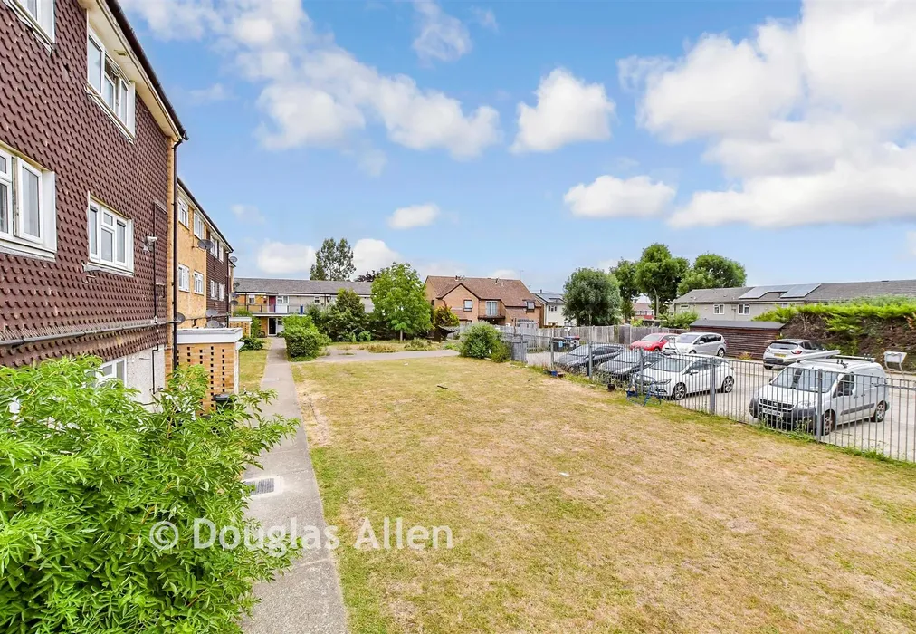 Communal Gardens - Alderney Gardens, Wickford, Essex - Wards of Kent