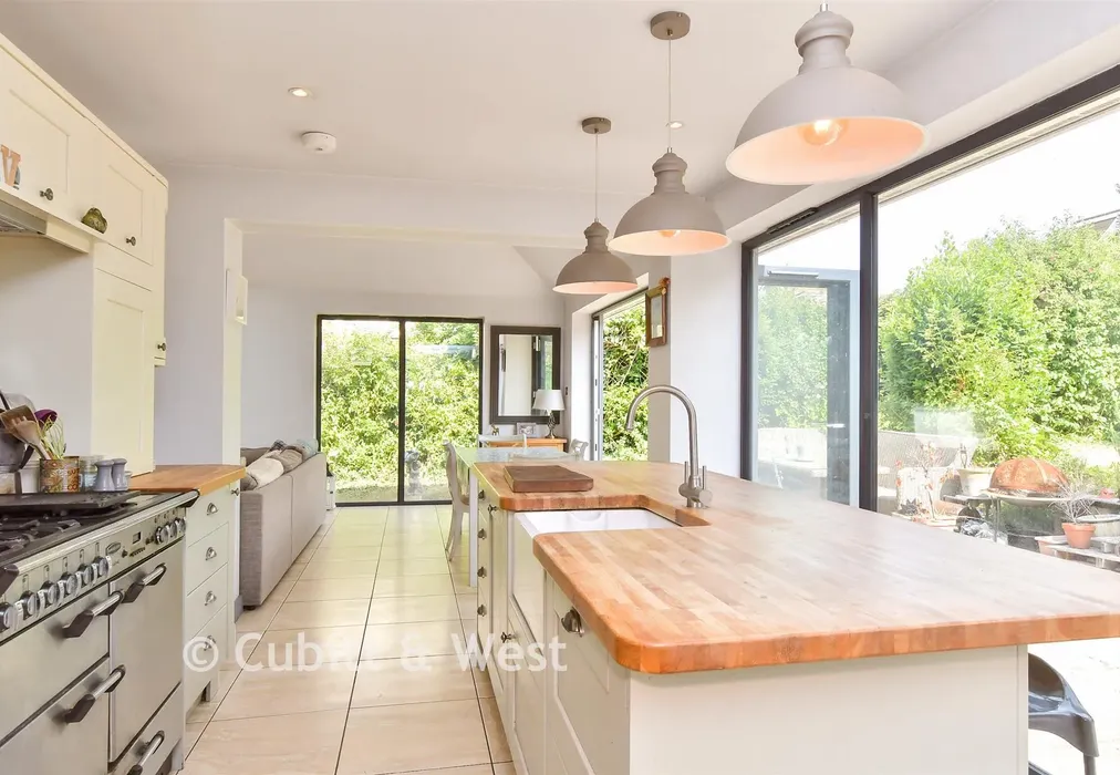 Kitchen - Avis Road, Newhaven, East Sussex - Wards of Kent