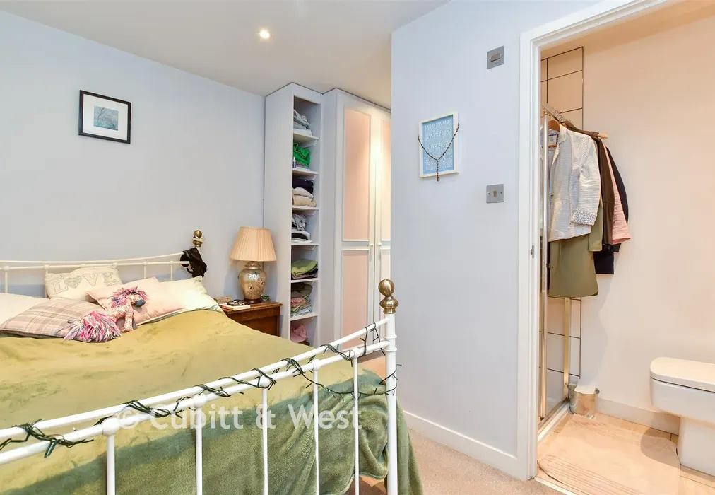 Bedroom 4 - Avis Road, Newhaven, East Sussex - Wards of Kent