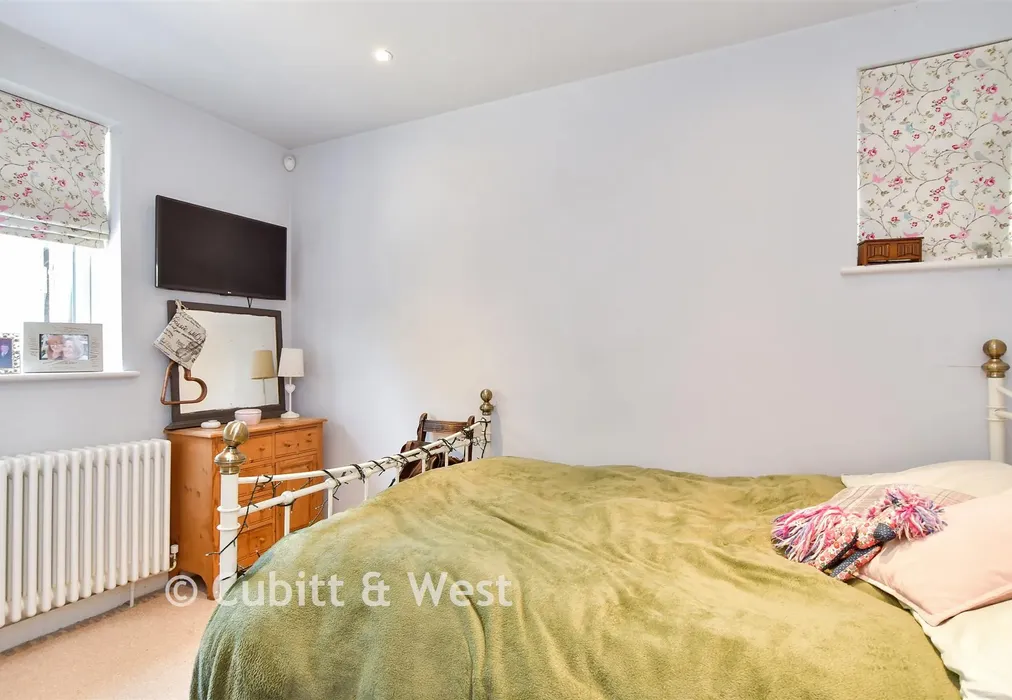 Bedroom 4 - Avis Road, Newhaven, East Sussex - Wards of Kent