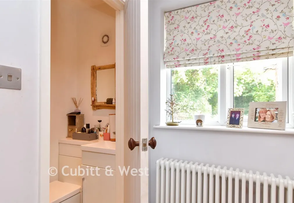 En-Suite Shower Room - Avis Road, Newhaven, East Sussex - Wards of Kent