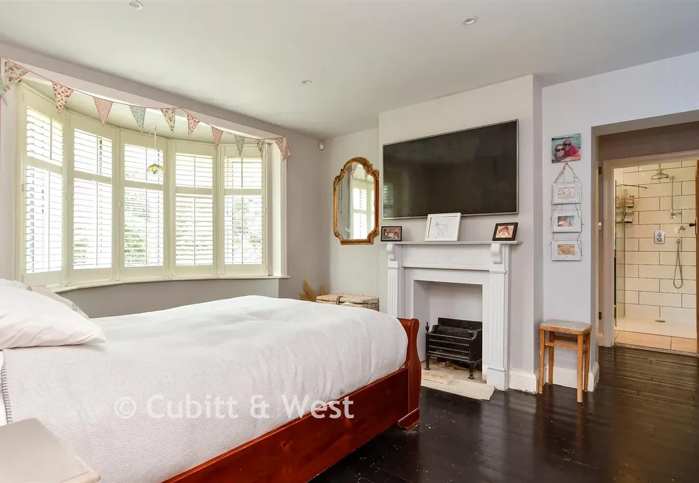 Bedroom 1 - Avis Road, Newhaven, East Sussex - Wards of Kent