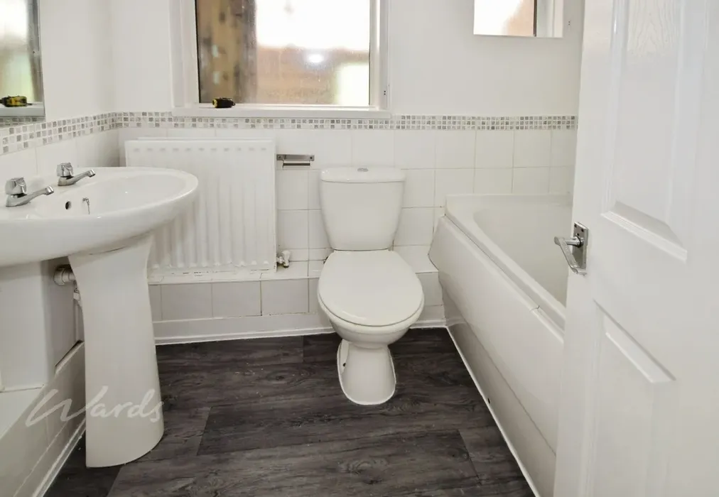 glencoe bathroom - Glencoe Road Chatham ME4 - Wards of Kent