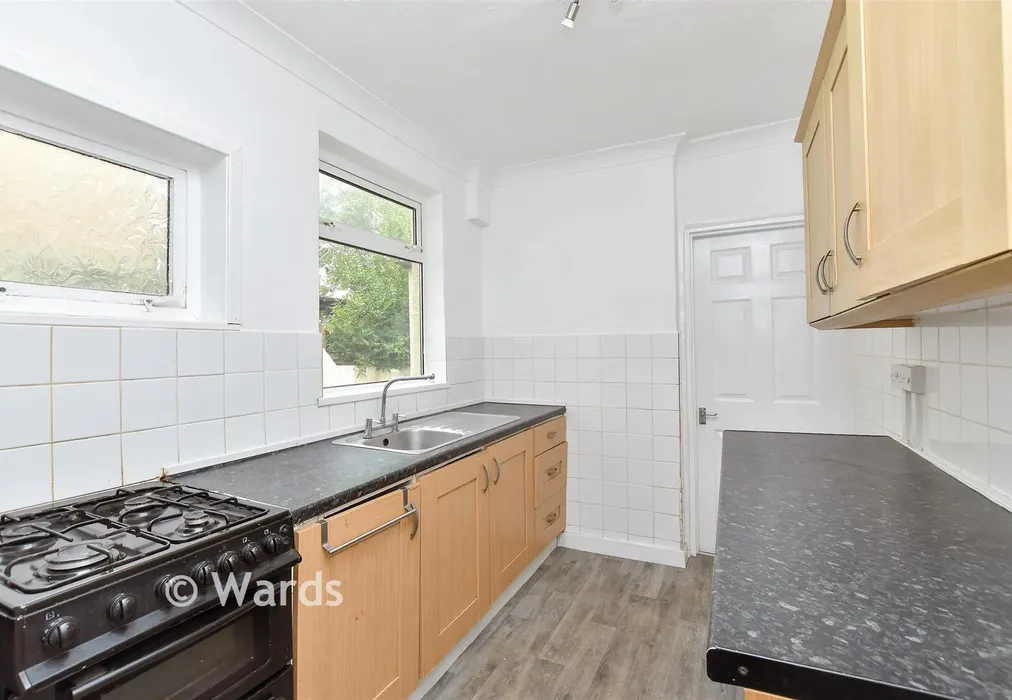 Kitchen - Glencoe Road, Chatham, Kent - Wards of Kent