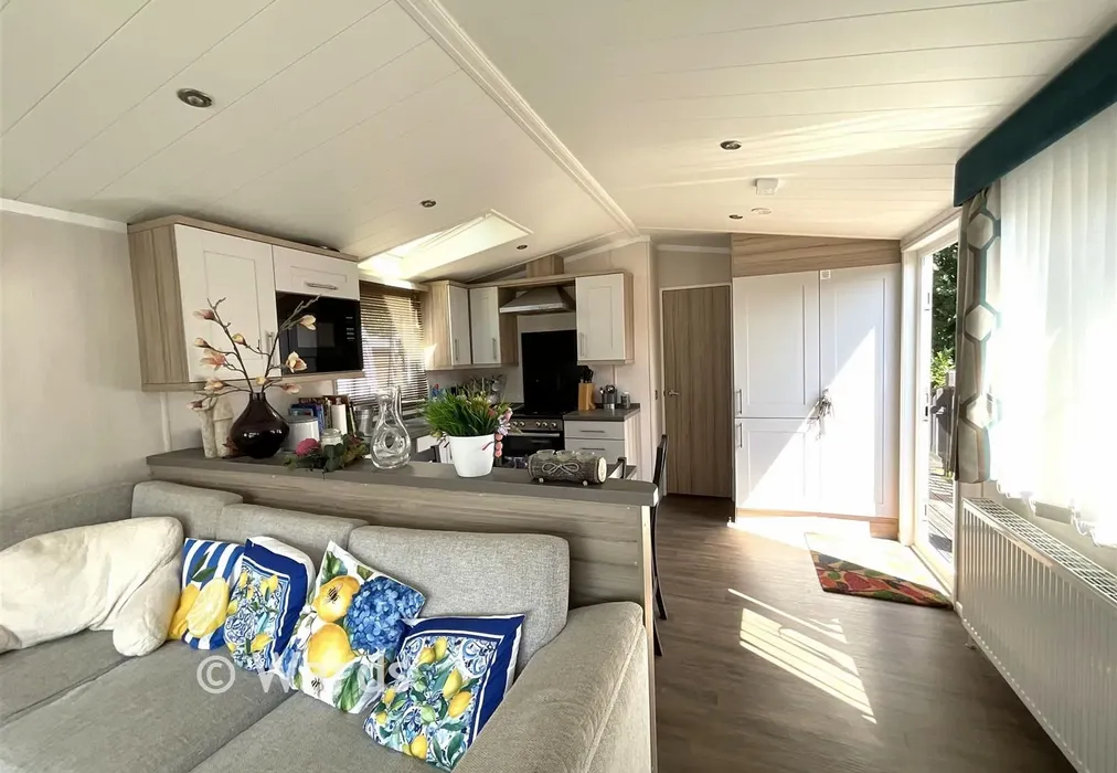 Lounge/Kitchen - Plaxdale Green Road, Stansted, Kent - Wards of Kent