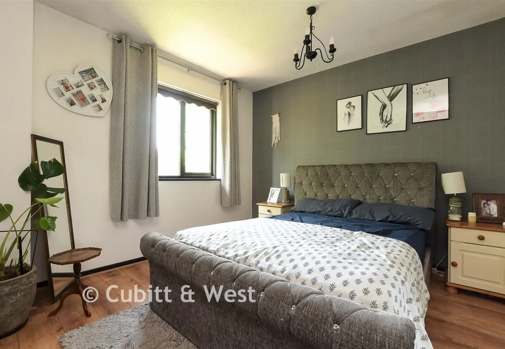Bedroom 2 - Saxley, Horley, Surrey - Wards of Kent
