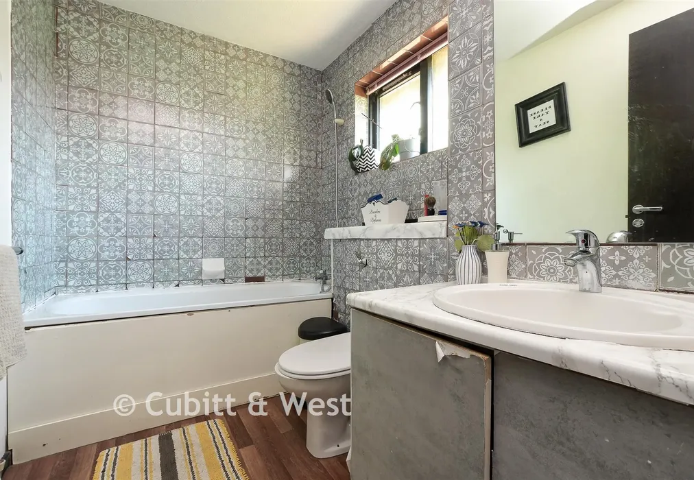 En-Suite Bathroom - Saxley, Horley, Surrey - Wards of Kent