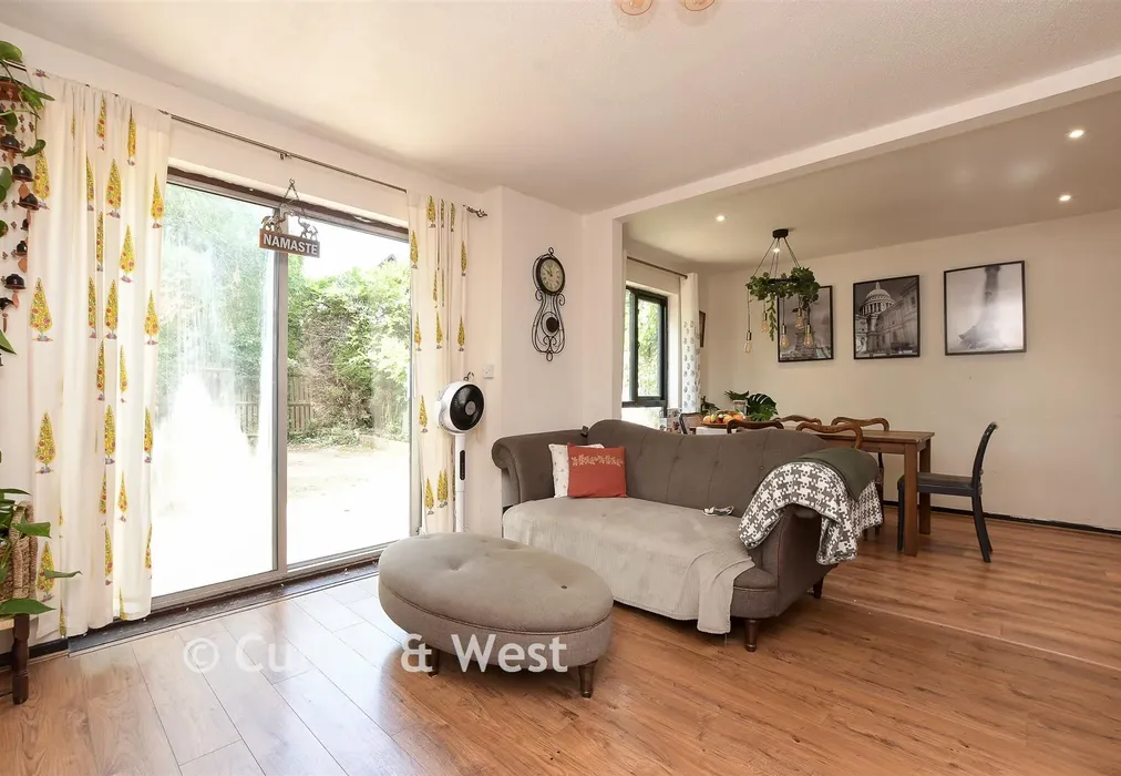 Lounge - Saxley, Horley, Surrey - Wards of Kent